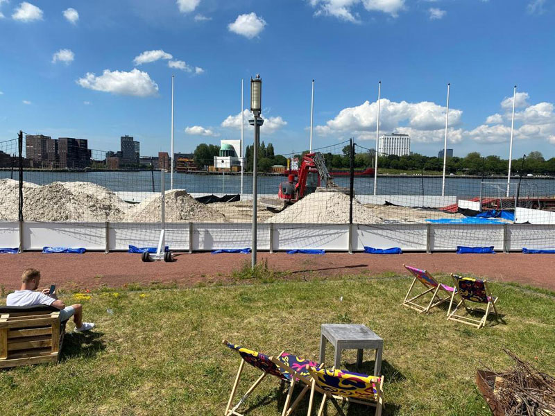 Sportbedrijf Rotterdam legt nieuw beachcourt aan op Katendrecht